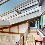 Charming Loft Apartment By Canal Saint Martin