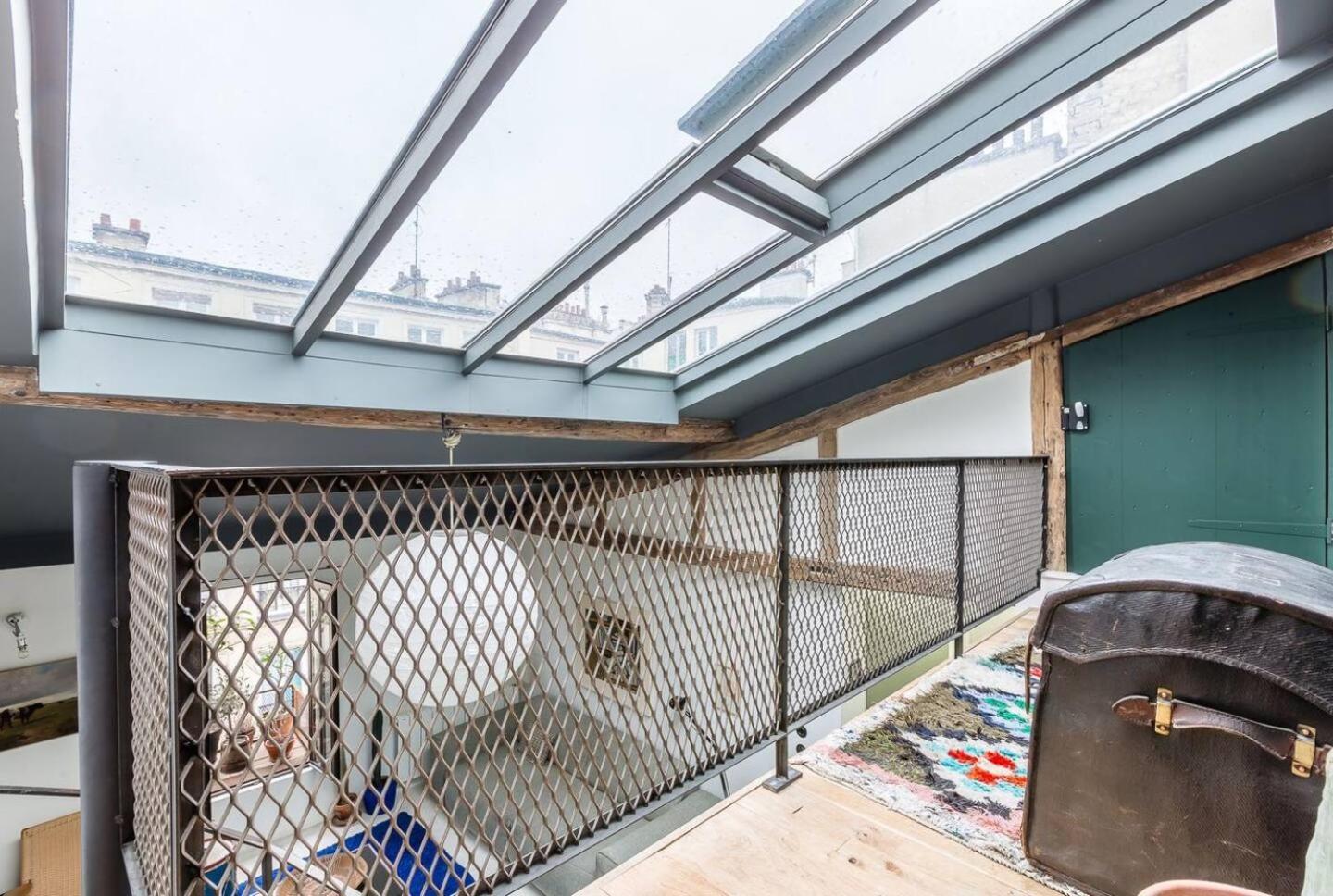 Charming Loft By Canal Saint Martin Parigi